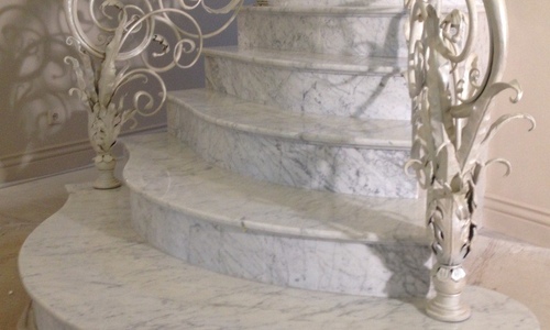 Лестница из мрамор BIANCO CARRARA